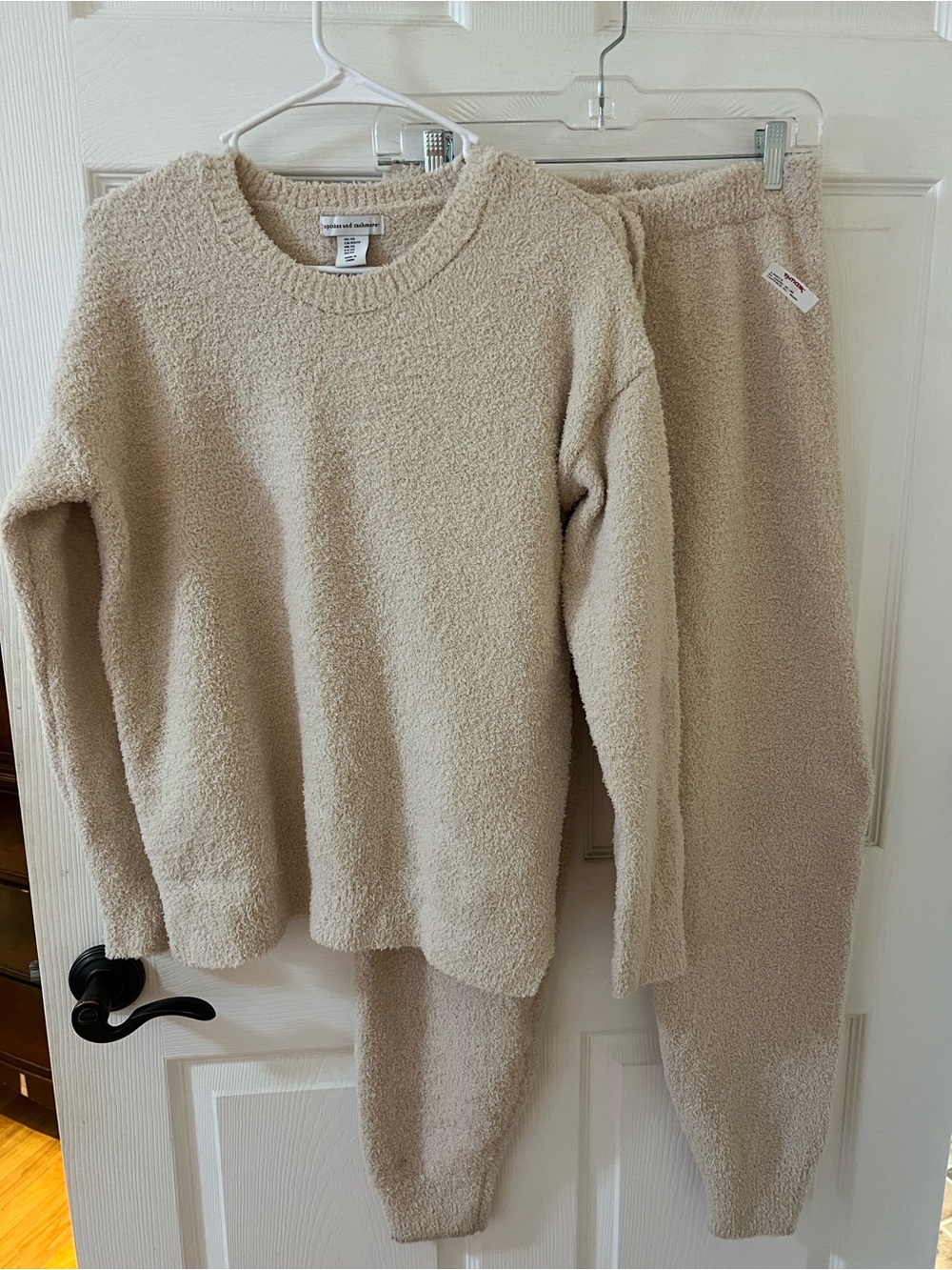 cupcakes & cashmere Plush Cream Womenโs Lounge Set